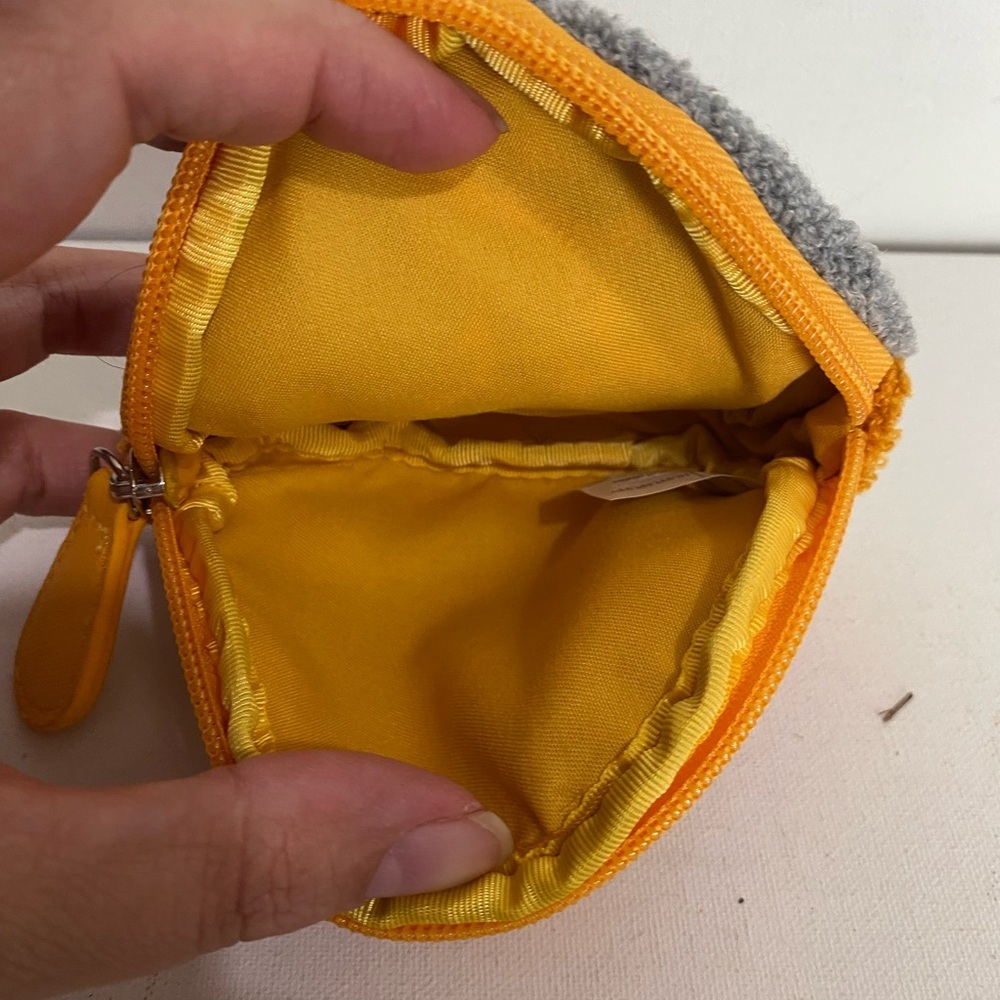 Universal Studios Harry Potter Hufflepuff Chenille Coin Purse Yellow & Grey EUC - Picture 3 of 6